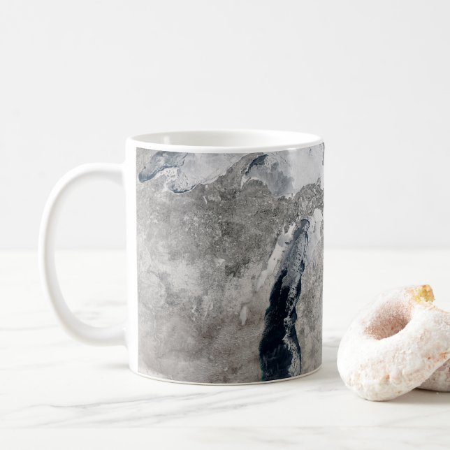Mug Glace Sur Les Grands Lacs, États-Unis. (Avec donut)