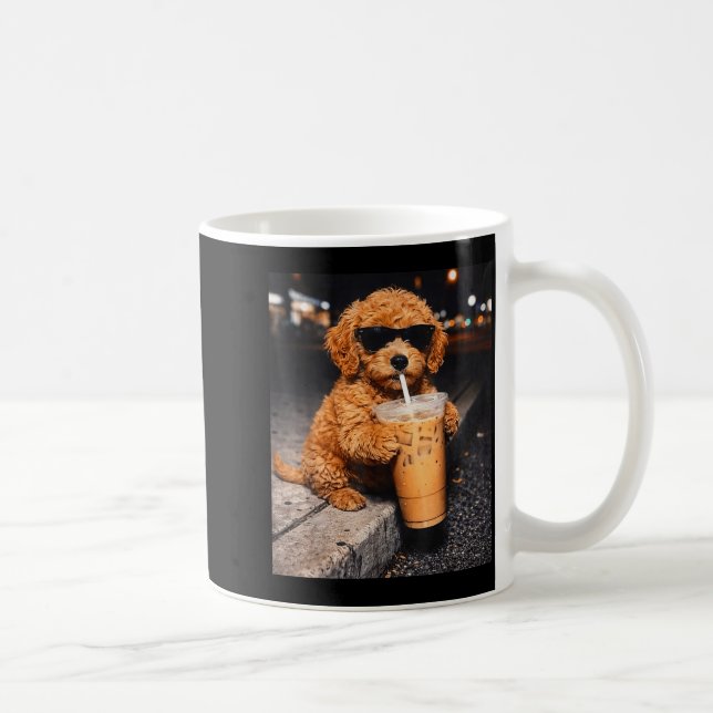 Mug Goldendoodle buvant du café glacé mème animal drôl (Droite)