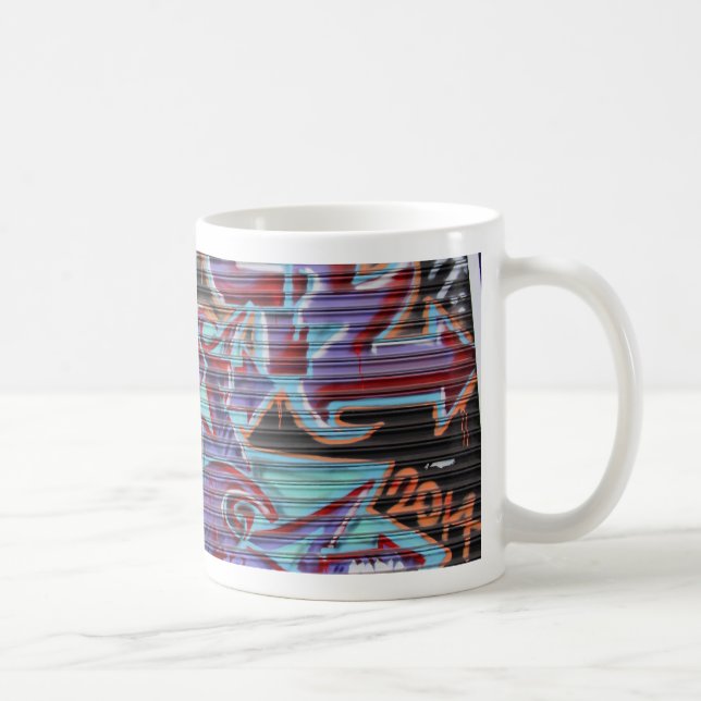 Mug Graffiti violet sur un volet (Droite)