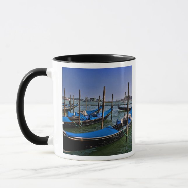 Mug Grand Canal avec des bateaux gondalo alignés (Gauche)