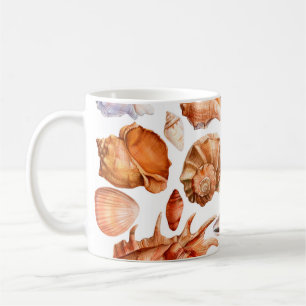 Mug grand ensemble de coquillages sur un fond blanc is