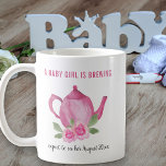 Mug Grand-mère à être théière rose Une petite fille es<br><div class="desc">Grossesse faire-part tasse pour qu'une grand-mère soit. Cette jolie tasse dit "Une petite fille est en train de brasser .. s'attendre à la voir [mois année]" et de l'autre côté il a "grand-mère à être". Le libellé est modifiable, si la nouvelle grand-mère préférera être appelée nanna ou mimi par exemple....</div>