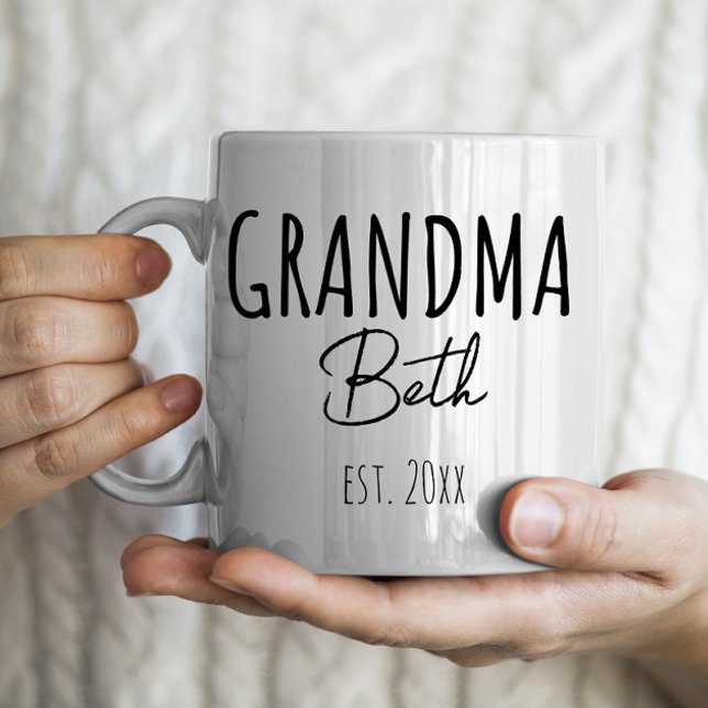 Mug Grand-mère et Est personnalisée. Année (Créateur téléchargé)