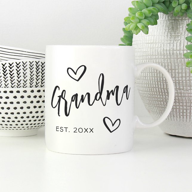 Mug Grandma de script esquissé à la main Année établie (Créateur téléchargé)