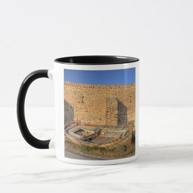 Mug Grèce, Santorin, Oia. Vieux bateau de pêche à sec (Gauche)