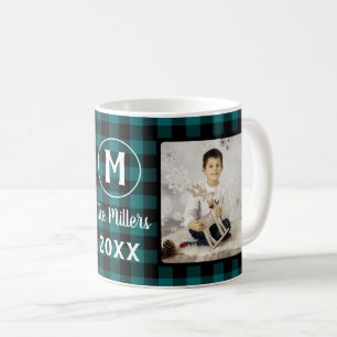 Mug Green Plaid Holiday Nom de famille 2 Année photo