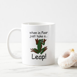 Mug Grenouille volante faisant un saut quand elle a pe