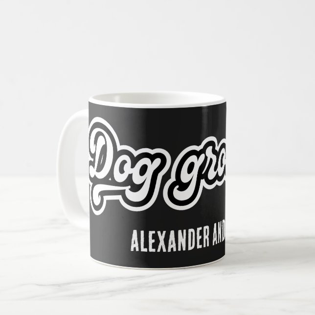 Mug Groomer Chien noir et blanc Typographie audacieuse (Devant gauche)