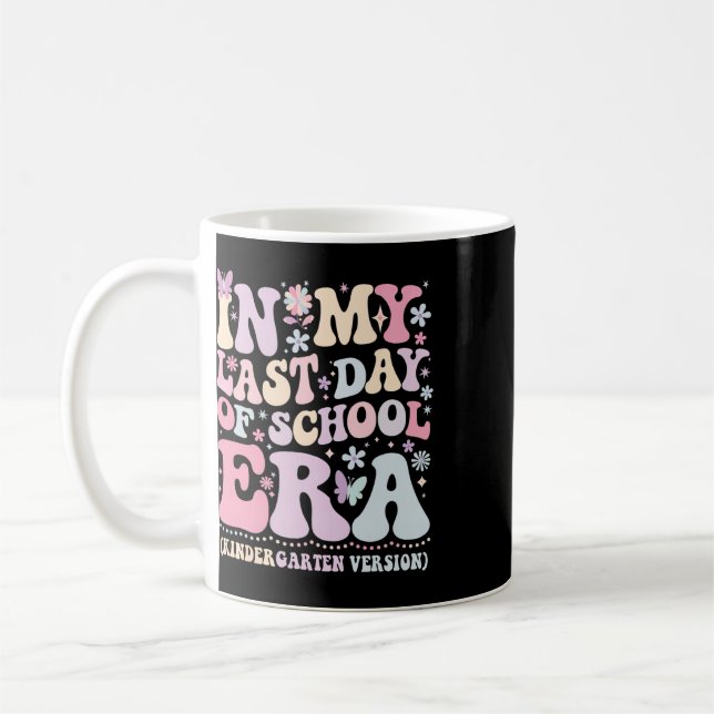 Mug Groovy de mon dernier jour d'école Ère Maternelle  (Gauche)