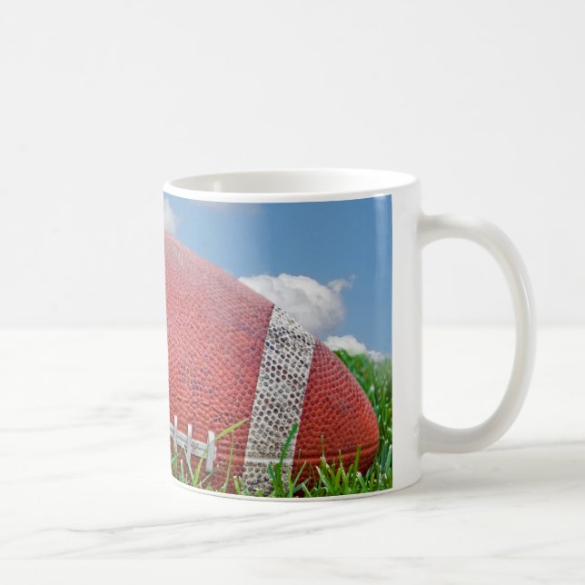 Mug Gros plan d'un football en herbe (Droite)
