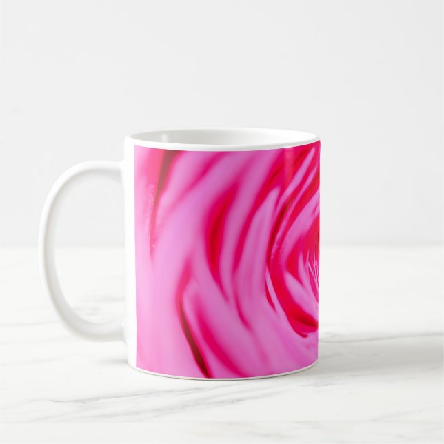 Mug gros rose Bud gros plan, avec effet de flou arrièr (Gauche)