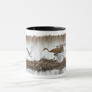 Mug Grue de Sandhill chassant des mouettes