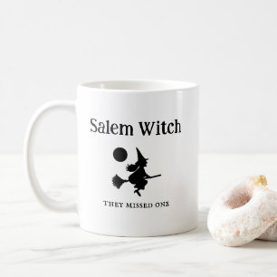 Mug Halloween sorcière de Salem sur un balai volant