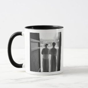 Mug Hanoi Vietnam, Femmes en tenue traditionnelle Temp