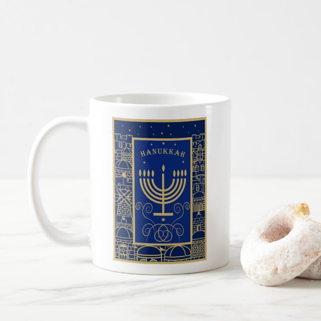 Mug Happy Hanukkah Gold Menorah Jewish Holiday (Avec donut)