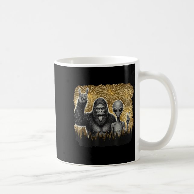 Mug Happy New Year 2026 Bigfoot Alien Lovers New Years (Droite)