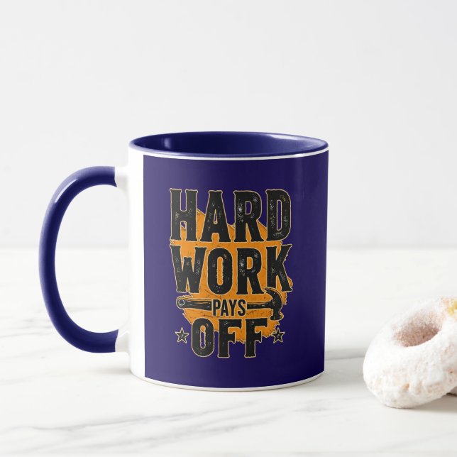 Mug Hard Work Pays Off Bold Typography Labor Day Desig (Avec donut)