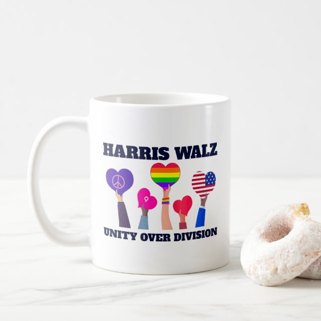 Mug Harris Walz Unité de division LGBTQ Bleu foncé (Avec donut)