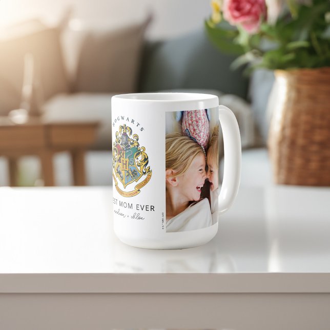 Mug Harry Potter | Cimier de Poudlard - Meilleure mama (Mug on table)