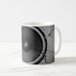 Mug Haut-parleur de musique sur un mur fissuré