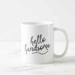 Mug Hello Handsome<br><div class="desc">Cette tasse à café chéri sera un complément parfait à votre cuisine ou bureau. Ce design présente la citation "bonjour beau" dans une police noire manuscrite et est accentué d'un noir swish.</div>
