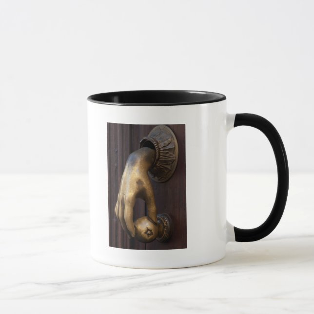 Mug Heurtoir de porte main gros plan, Mexique (Droite)