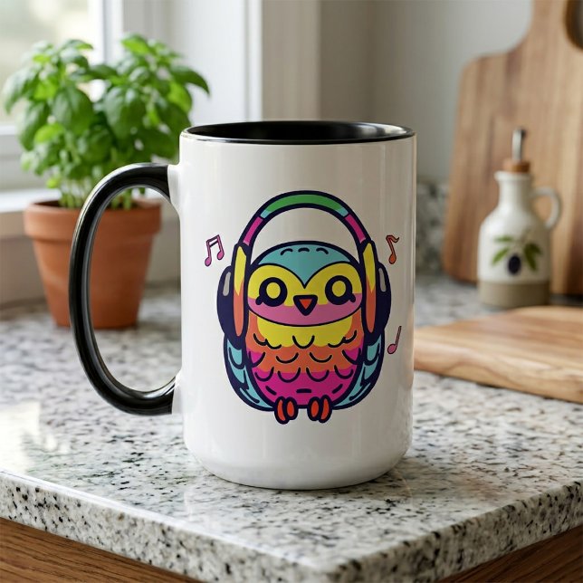 Mug Hibou heureux avec des écouteurs en train d'écoute (Happy Owl with headphones listening to music. Mug)