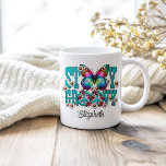 Mug Hippie Stay Super Turquoise Floral Nom personnalis<br><div class="desc">Chantez votre esprit libre intérieur avec notre Hippie Stay Super Turquoise Floral Nom personnalisé Coffee Mug. Cette tasse vibrante et d'inspiration rétro présente l'expression "Restez Super" dans une police ludique, entourée d'un ensemble de motifs floraux turquoise et turquoises qui capturent l'essence de l'ère hippie. Les couleurs audacieuses et les motifs...</div>