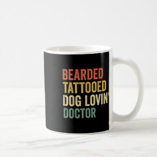 Mug Homme Porté Tatoué Chien Aimant Docteur - Barbe Et