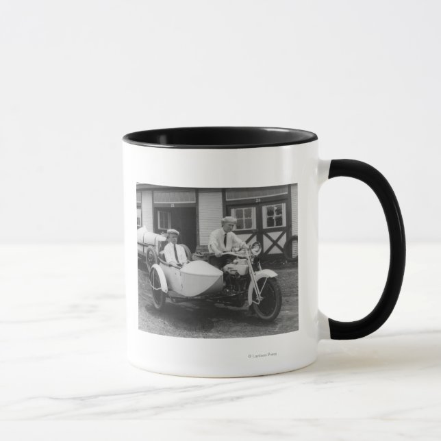 Mug Hommes sur la moto Harley Davidson avec Sidecar (Droite)
