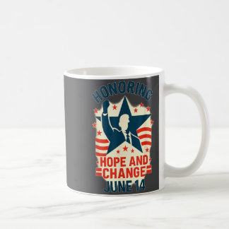 Mug Honorer l'espoir et le changement_jour d'Obama tou