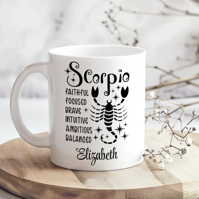 Mug Horoscope Zodiaque Scorpio Nom personnalisé (Scorpio Zodiac Horoscope Custom Name Coffee Mug on a boho wooden kitchen table.)