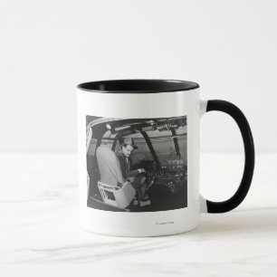 Mug Howard Hughes dans l'avion en bois d'oie