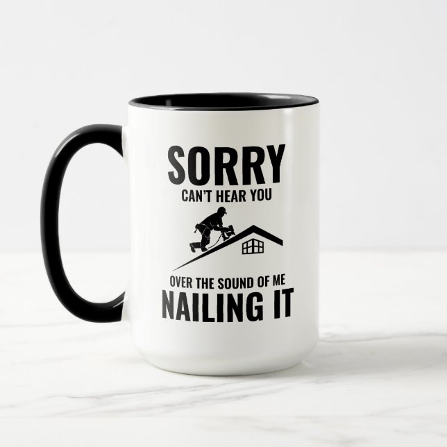 Mug Humour du toit - Nailing It Roofing (Gauche)