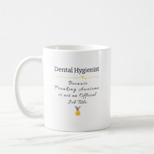 Mug Hygiéniste dentaire Freaking Awesome Titre du trav