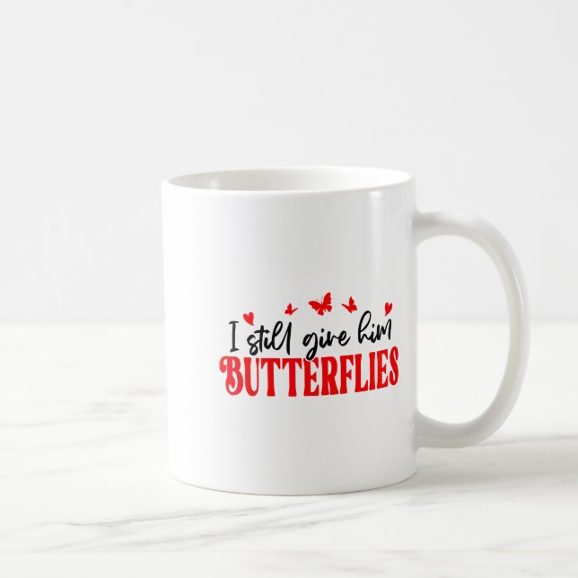 Mug I Still Give Him Butterflies She Means High Blood  (Droite)