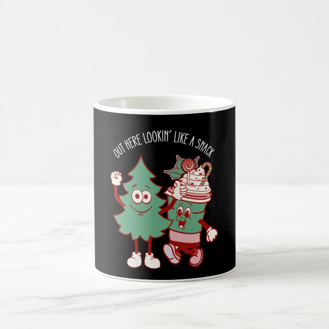 Mug Ici dehors ayant l'air d'un goûter Gâteau d'arbre  (Centre)