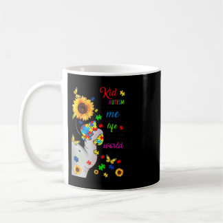 Mug Il ya un enfant avec Autisme chemise est un grand