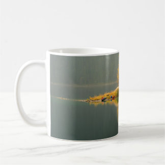 MUG ÎLE ENTOURÉE D'EAU