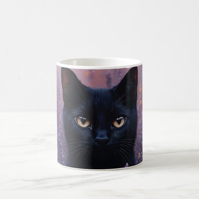 Mug Illustration d'un chat noir dans un champ de lavan (Centre)