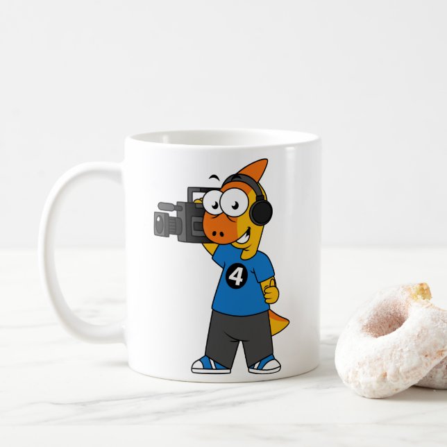 Mug Illustration D'Un Opérateur De Caméra Parasaurolop (Avec donut)
