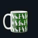 Mug Illustration vintage de lapins sur vert<br><div class="desc">Illustration vintage de Bunnies sur un arrière - plan vert en détresse. D'une veste de livre.</div>
