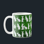 Mug Illustration vintage de lapins sur vert<br><div class="desc">Illustration vintage de Bunnies sur un arrière - plan vert en détresse. D'une veste de livre.</div>