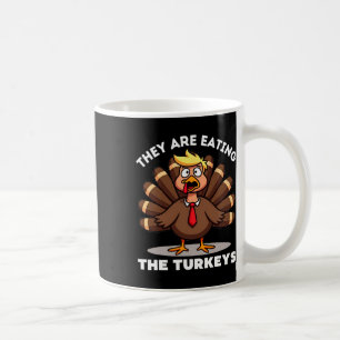 Mug Ils mangent la dinde de dinde Funny Thanksgivi