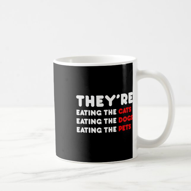 Mug Ils mangent les chiens - Ils mangent les chats (Droite)