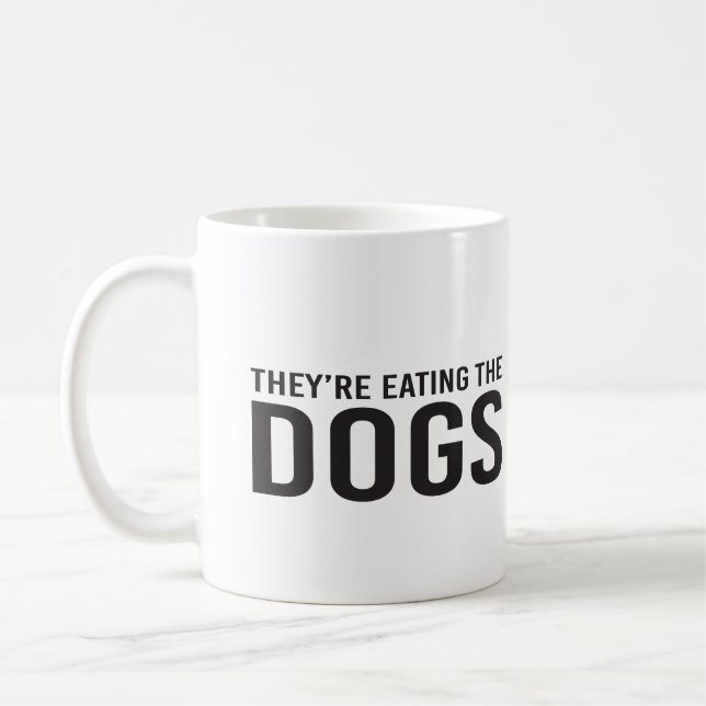 Mug Ils mangent les chiens, ils mangent les chats (Gauche)