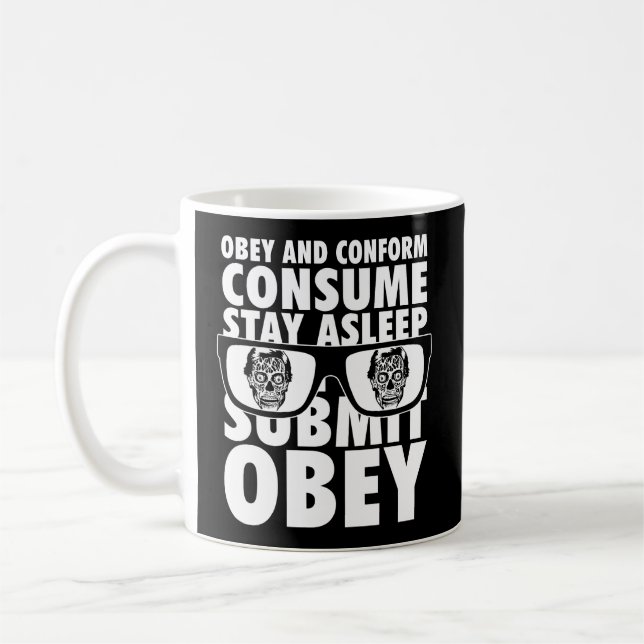 Mug Ils Vivent Obey Et Conforment Consommer Soumettre  (Gauche)
