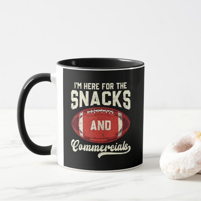 Mug I'm Here For The Snacks And Commercials Football (Avec donut)