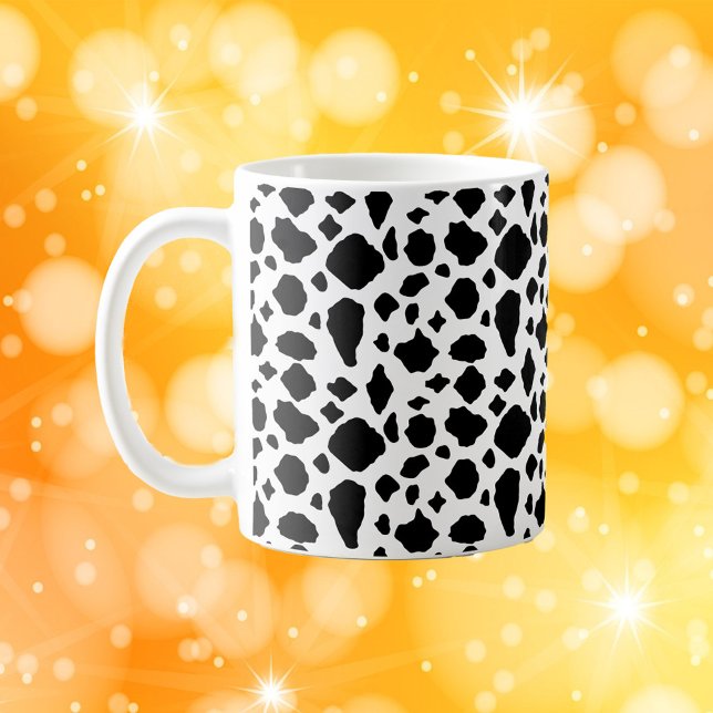 Mug Impression de vache noir et blanc de style ferme  (A mug with a black and white cow pattern)