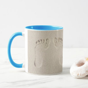 Mug Impression pieds nus dans le sable de plage
